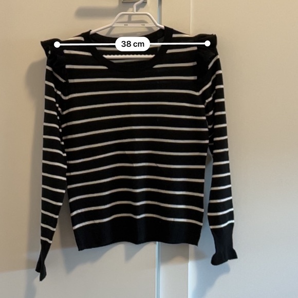 Korean style Black & White stripes knitted long sleeves top - Picture 2 of 7